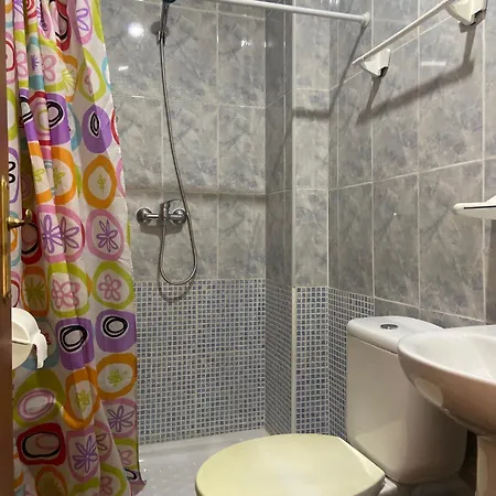Guest house Pension La Ferroviaria - Habitaciones Con Balcon - 1 Cama Con Bano Privado-Sin Ascensor 2*