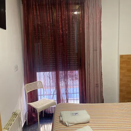Pension La Ferroviaria - Habitaciones Con Balcon - 1 Cama Con Bano Privado-Sin Ascensor Guest house Zaragoza