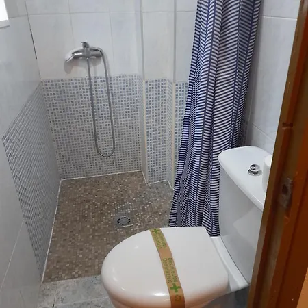 Pension La Ferroviaria - Habitaciones Con Balcon - 1 Cama Con Bano Privado-Sin Ascensor