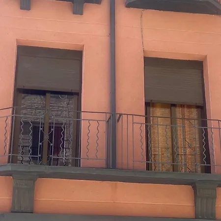 Pension La Ferroviaria - Habitaciones Con Balcon - 1 Cama Con Bano Privado-Sin Ascensor