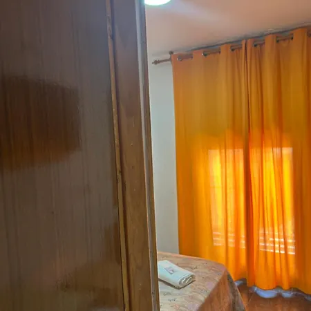 Guest house Pension La Ferroviaria - Habitaciones Con Balcon - 1 Cama Con Bano Privado-Sin Ascensor 2*