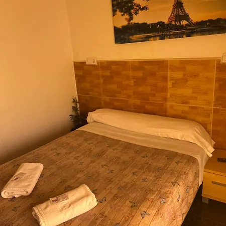 Guest house Pension La Ferroviaria - Habitaciones Con Balcon - 1 Cama Con Bano Privado-Sin Ascensor 2*