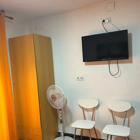 Pension La Ferroviaria - Habitaciones Con Balcon - 1 Cama Con Bano Privado-Sin Ascensor 2*