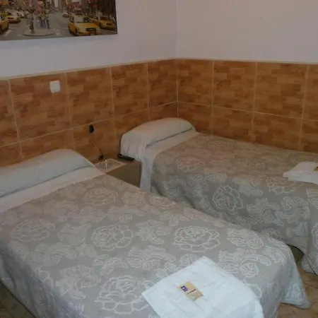 Guest house Pension La Ferroviaria - Habitaciones Con Balcon - 1 Cama Con Bano Privado-Sin Ascensor Zaragoza