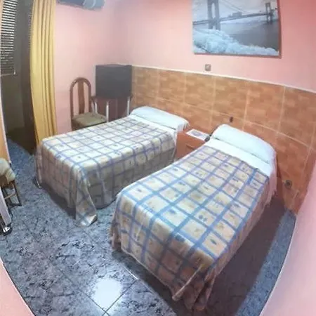 Pension La Ferroviaria - Habitaciones Con Balcon - 1 Cama Con Bano Privado-Sin Ascensor