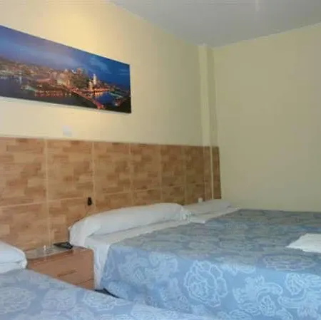 Pension La Ferroviaria - Habitaciones Con Balcon - 1 Cama Con Bano Privado-Sin Ascensor Zaragoza